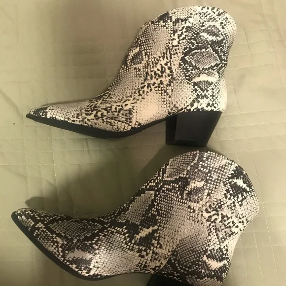 Snake skin boots - Picture 4 of 7